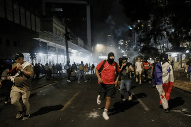 Policía en la protesta contra la mina