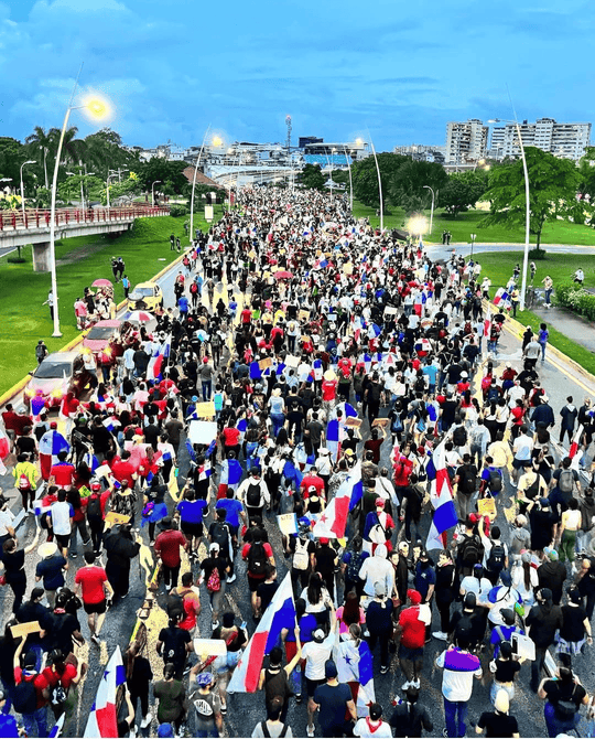 Protests at Cinta Costera in the Afternoon